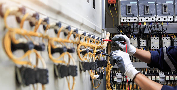 Professional Electrician technician working in Robinson, TX